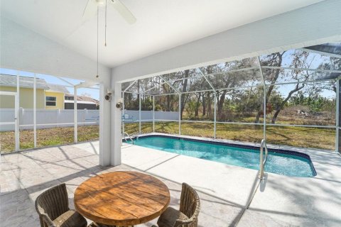 House in Hudson, Florida 3 bedrooms, 159.51 sq.m. № 2092115 - photo 3