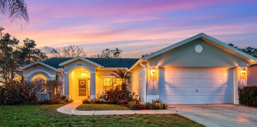 House in Hudson, Florida 3 bedrooms, 159.51 sq.m. № 2092115