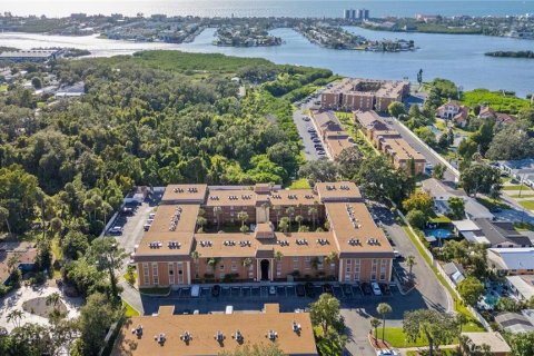 Condominio en Largo, Florida, 2 dormitorios № 2113600
