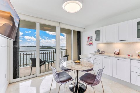 Купить кондоминиум в Майами, Флорида 3 спальни, 255.39м2, № 2058305 - фото 16