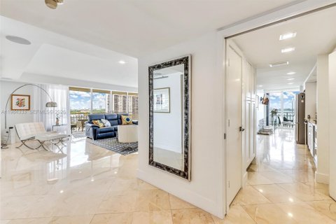 Купить кондоминиум в Майами, Флорида 3 спальни, 255.39м2, № 2058305 - фото 12