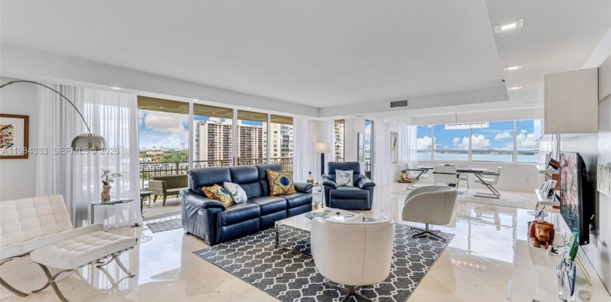 Кондоминиум с 3 спальнями в Майами, Флорида № 2058305