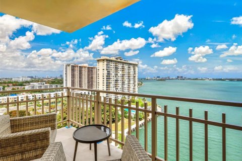 Купить кондоминиум в Майами, Флорида 3 спальни, 255.39м2, № 2058305 - фото 18