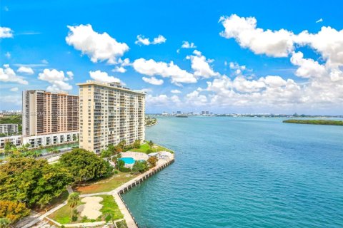 Купить кондоминиум в Майами, Флорида 3 спальни, 255.39м2, № 2058305 - фото 20