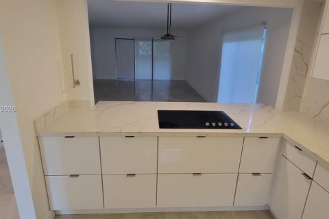 Condominio en alquiler en Weston, Florida, 2 dormitorios, 114.36 m2 № 2077972 - foto 3