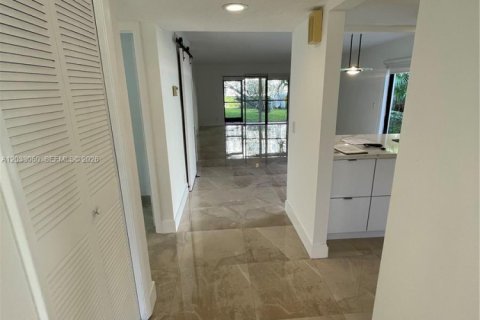 Condominio en alquiler en Weston, Florida, 2 dormitorios, 114.36 m2 № 2077972 - foto 11