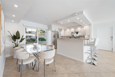 Condo in Fort Lauderdale, Florida, 2 bedrooms № 2081745 - photo 12