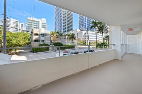Condo in Fort Lauderdale, Florida, 2 bedrooms № 2081745 - photo 23