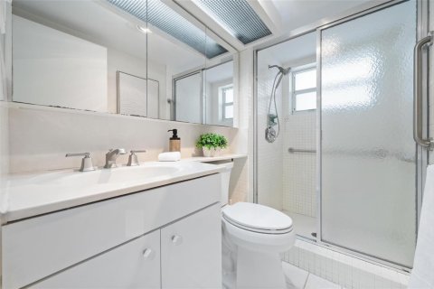 Condo in Fort Lauderdale, Florida, 2 bedrooms № 2081745 - photo 25