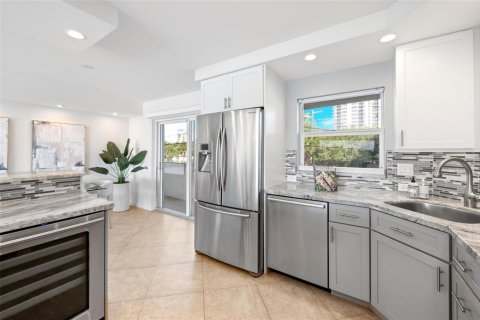 Condo in Fort Lauderdale, Florida, 2 bedrooms № 2081745 - photo 9