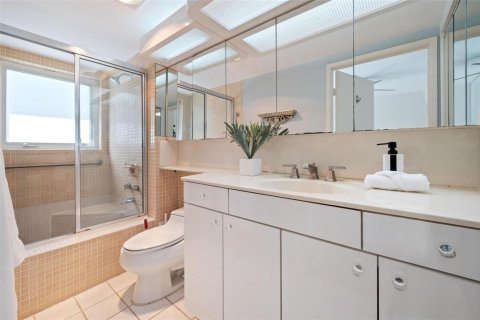Condo in Fort Lauderdale, Florida, 2 bedrooms № 2081745 - photo 19