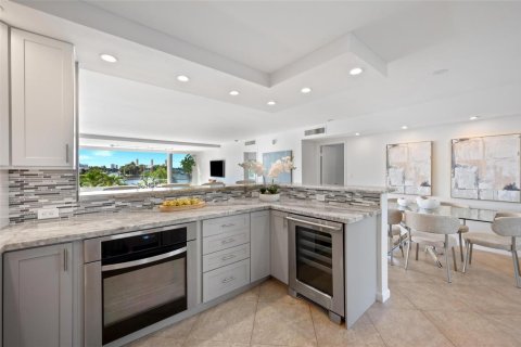 Condo in Fort Lauderdale, Florida, 2 bedrooms № 2081745 - photo 8