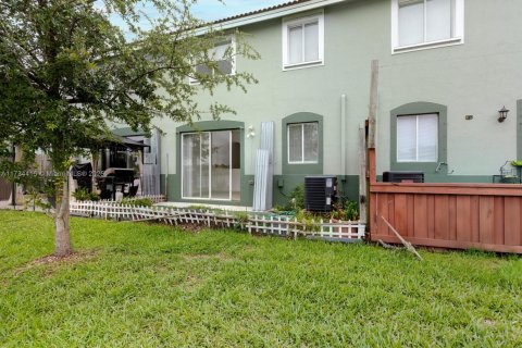 Townhouse in Homestead, Florida 3 bedrooms, 120.96 sq.m. № 1938077 - photo 15