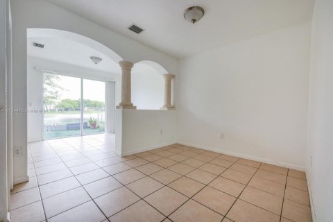 Townhouse in Homestead, Florida 3 bedrooms, 120.96 sq.m. № 1938077 - photo 4