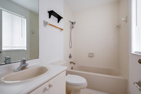 Townhouse in Homestead, Florida 3 bedrooms, 120.96 sq.m. № 1938077 - photo 11