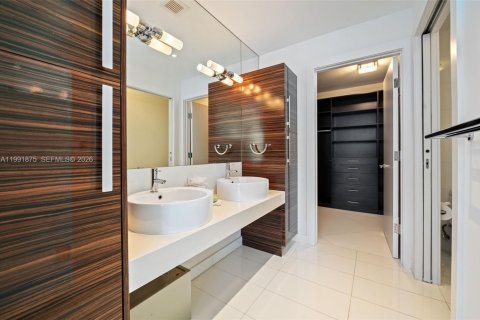 Купить кондоминиум в Майами, Флорида 3 спальни, 204.48м2, № 2056799 - фото 11