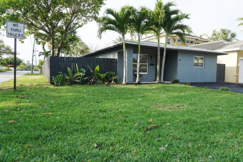 House in Oakland Park, Florida 4 bedrooms, 189.15 sq.m. № 2083217