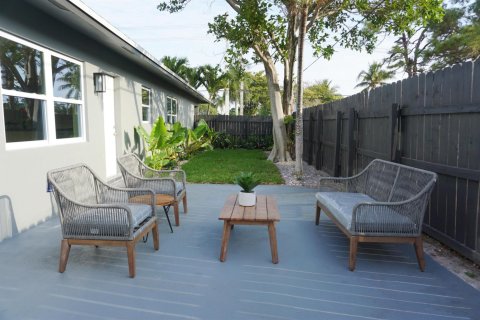 House in Oakland Park, Florida 4 bedrooms, 189.15 sq.m. № 2083217 - photo 14