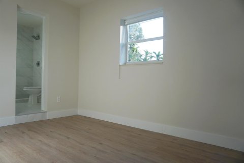 House in Oakland Park, Florida 4 bedrooms, 189.15 sq.m. № 2083217 - photo 6