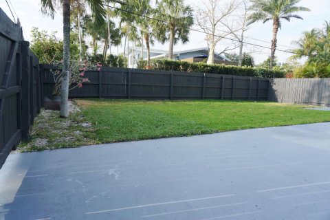 House in Oakland Park, Florida 4 bedrooms, 189.15 sq.m. № 2083217 - photo 3