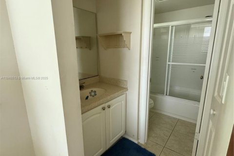 Condo in Davie, Florida, 2 bedrooms  № 1845454 - photo 17