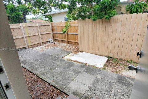 Commercial property in Fort Lauderdale, Florida 175.77 sq.m. № 1892744 - photo 8