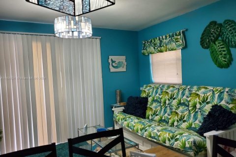 Commercial property in Fort Lauderdale, Florida 175.77 sq.m. № 1892744 - photo 18