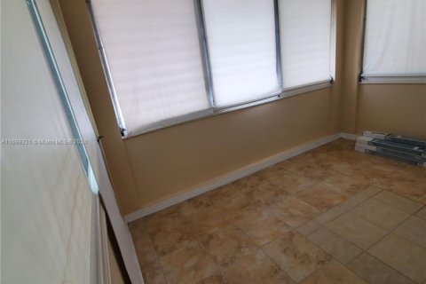 Commercial property in Fort Lauderdale, Florida 175.77 sq.m. № 1892744 - photo 6