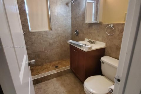 Commercial property in Fort Lauderdale, Florida 175.77 sq.m. № 1892744 - photo 7