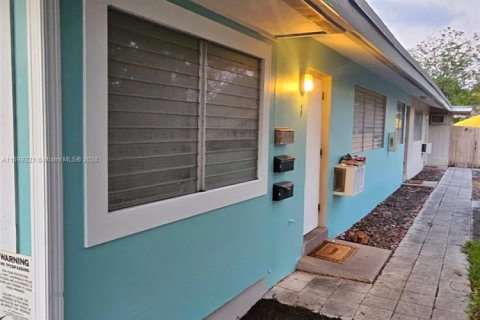 Commercial property in Fort Lauderdale, Florida 175.77 sq.m. № 1892744 - photo 2
