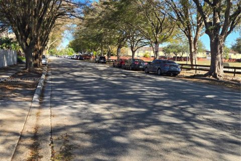 Condo in Miami, Florida, 2 bedrooms  № 2025740 - photo 16