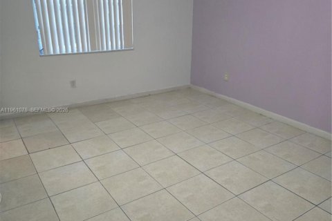 Condo in Miami, Florida, 2 bedrooms  № 2025740 - photo 14