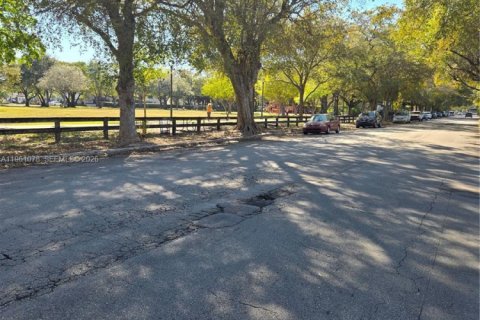 Condo in Miami, Florida, 2 bedrooms  № 2025740 - photo 17