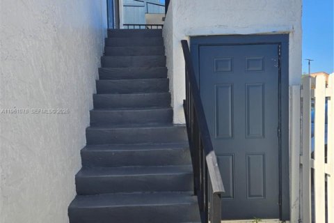 Condo in Miami, Florida, 2 bedrooms  № 2025740 - photo 7