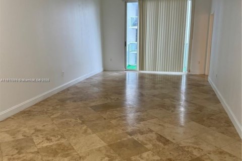 Condominio en alquiler en Miami, Florida, 2 dormitorios, 91.42 m2 № 2022626 - foto 5