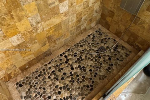 Condominio en alquiler en Miami, Florida, 2 dormitorios, 91.42 m2 № 2022626 - foto 30