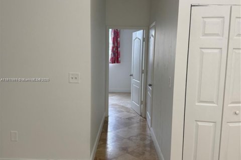 Condominio en alquiler en Miami, Florida, 2 dormitorios, 91.42 m2 № 2022626 - foto 17