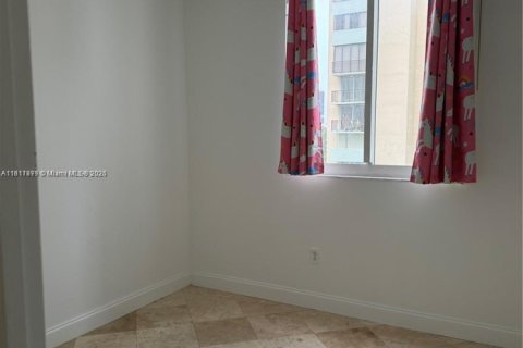 Condominio en alquiler en Miami, Florida, 2 dormitorios, 91.42 m2 № 2022626 - foto 18