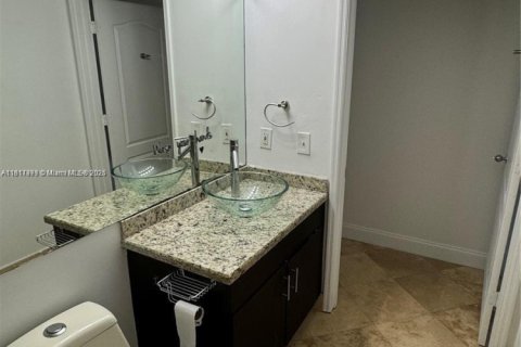 Condominio en alquiler en Miami, Florida, 2 dormitorios, 91.42 m2 № 2022626 - foto 24
