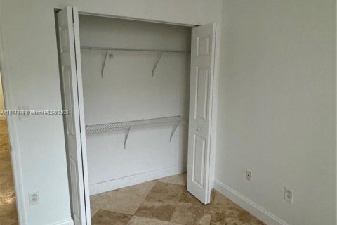 Condominio en alquiler en Miami, Florida, 2 dormitorios, 91.42 m2 № 2022626 - foto 20