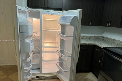 Condominio en alquiler en Miami, Florida, 2 dormitorios, 91.42 m2 № 2022626 - foto 11