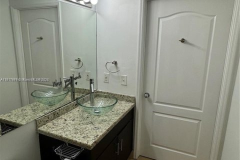 Condominio en alquiler en Miami, Florida, 2 dormitorios, 91.42 m2 № 2022626 - foto 25