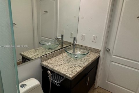 Condominio en alquiler en Miami, Florida, 2 dormitorios, 91.42 m2 № 2022626 - foto 28