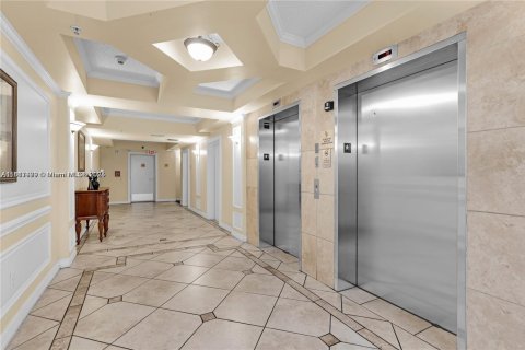 Condominio en alquiler en Miami, Florida, 2 dormitorios, 91.42 m2 № 2022626 - foto 3