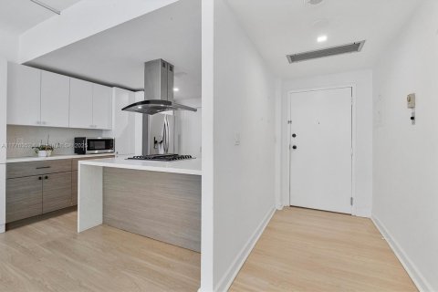 Condo in Coral Gables, Florida, 1 bedroom  № 1617650 - photo 7