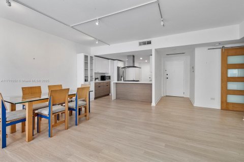 Condo in Coral Gables, Florida, 1 bedroom  № 1617650 - photo 2