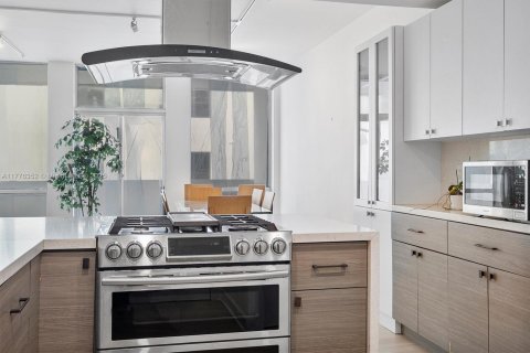 Condo in Coral Gables, Florida, 1 bedroom  № 1617650 - photo 8