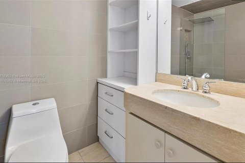 Condo in Coral Gables, Florida, 1 bedroom  № 1617650 - photo 14