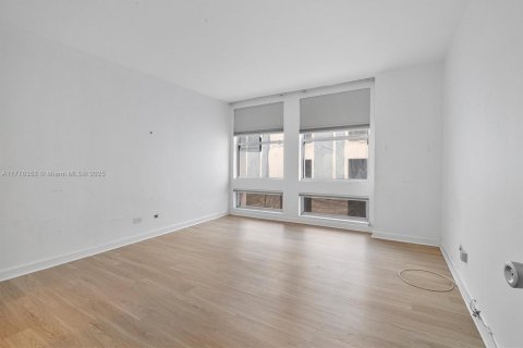 Condo in Coral Gables, Florida, 1 bedroom  № 1617650 - photo 18