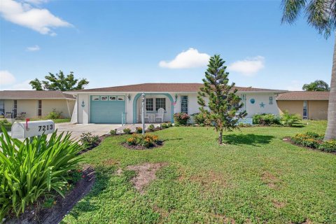 Casa en venta en Port Richey, Florida, 2 dormitorios, 130.43 m2 № 1919931 - foto 1